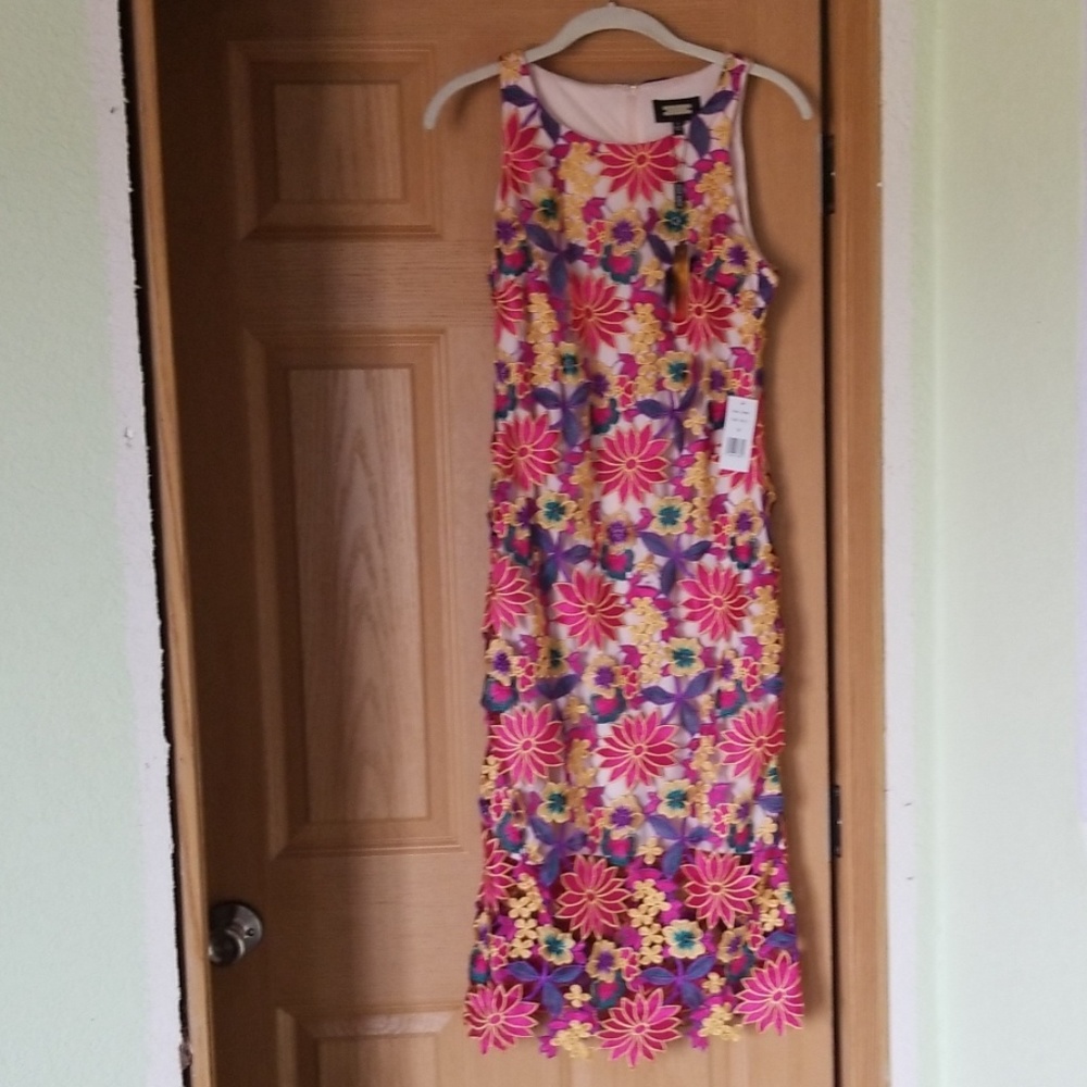 Alexia Admor floral embroidered dresd